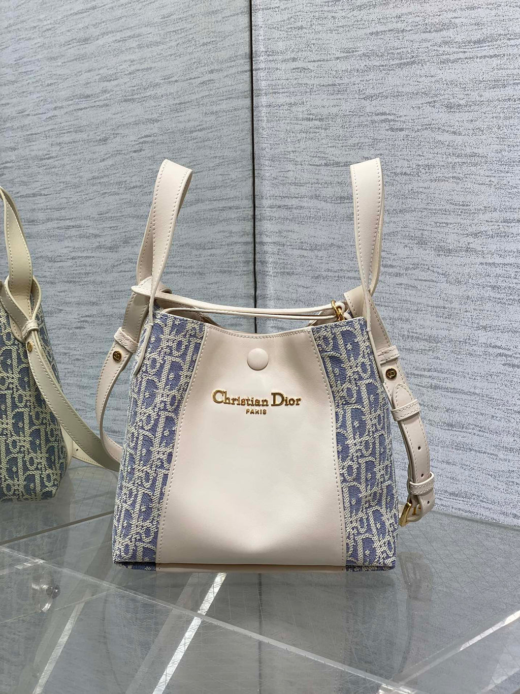 C*D bucket bag 21cm  natural canvas with creamy white calfskin