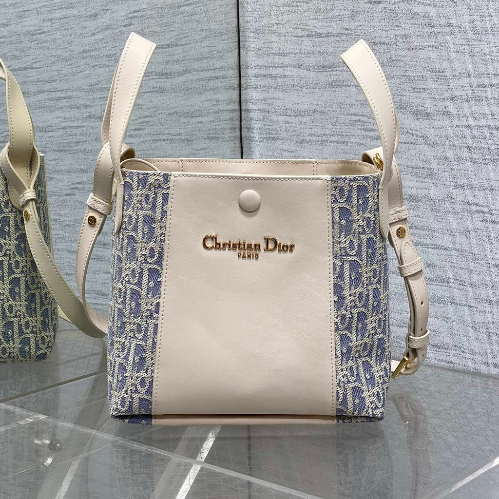 C*D bucket bag 21cm  natural canvas with creamy white calfskin