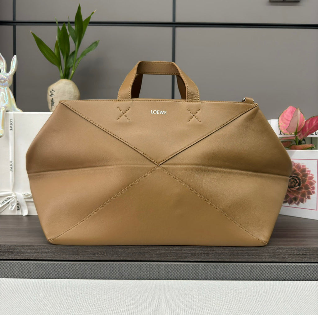 L*ewe Puzzle Fold Handbag in Glossy Brown Cowhide Leather