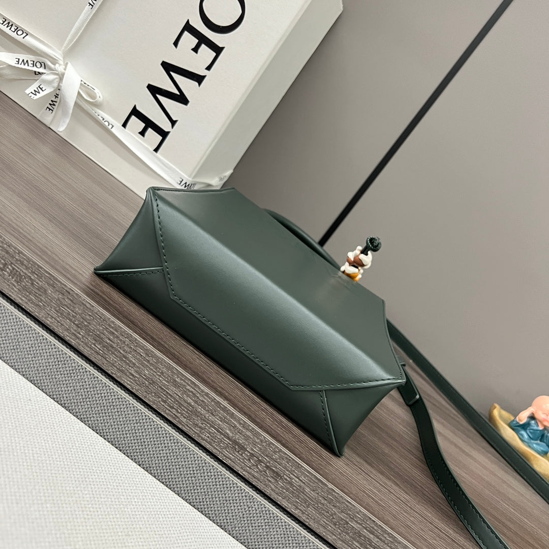 L*E Standard A5 Tote bag in Glossy Green Calfskin Leather