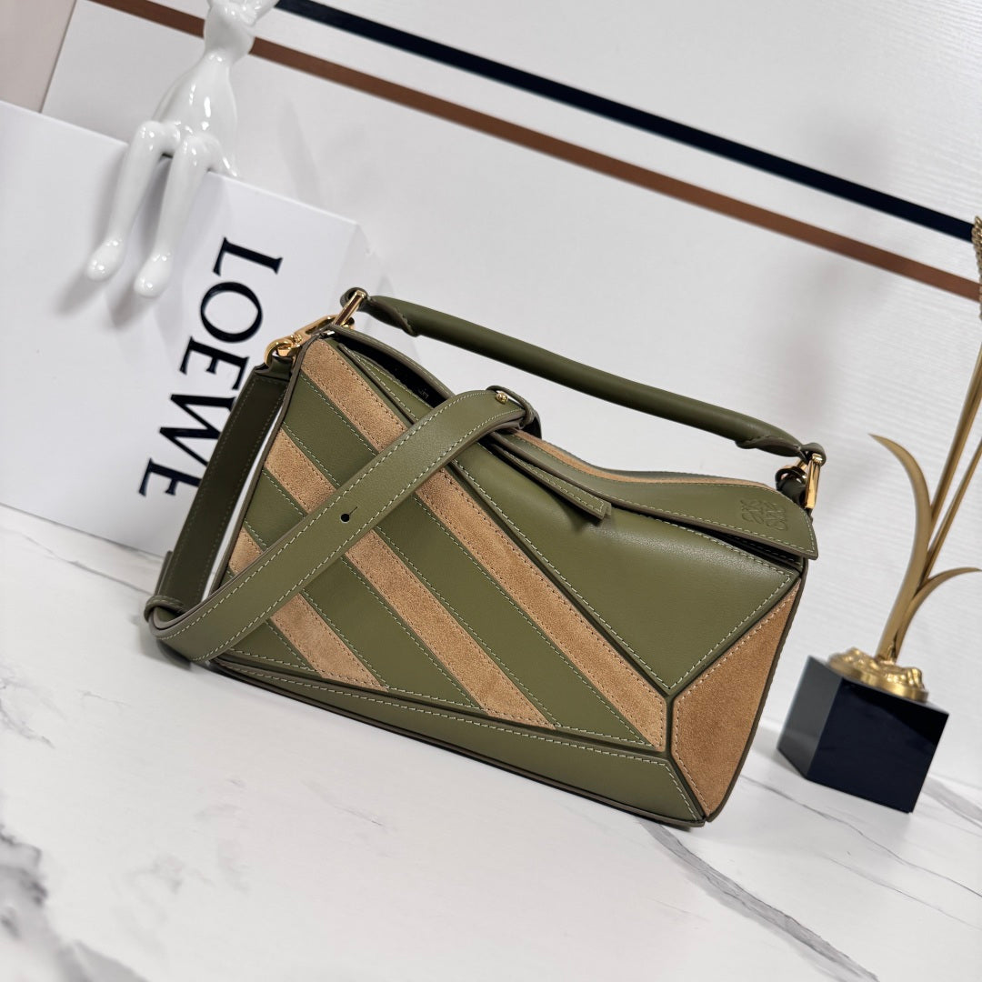 L*ewe Small Puzzle bag 24 in Classic Green Cowhide and Suede