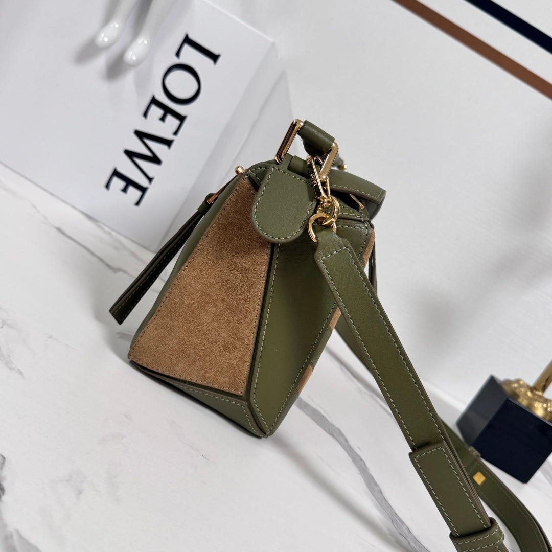 L*ewe Small Puzzle bag 24 in Classic Green Cowhide and Suede