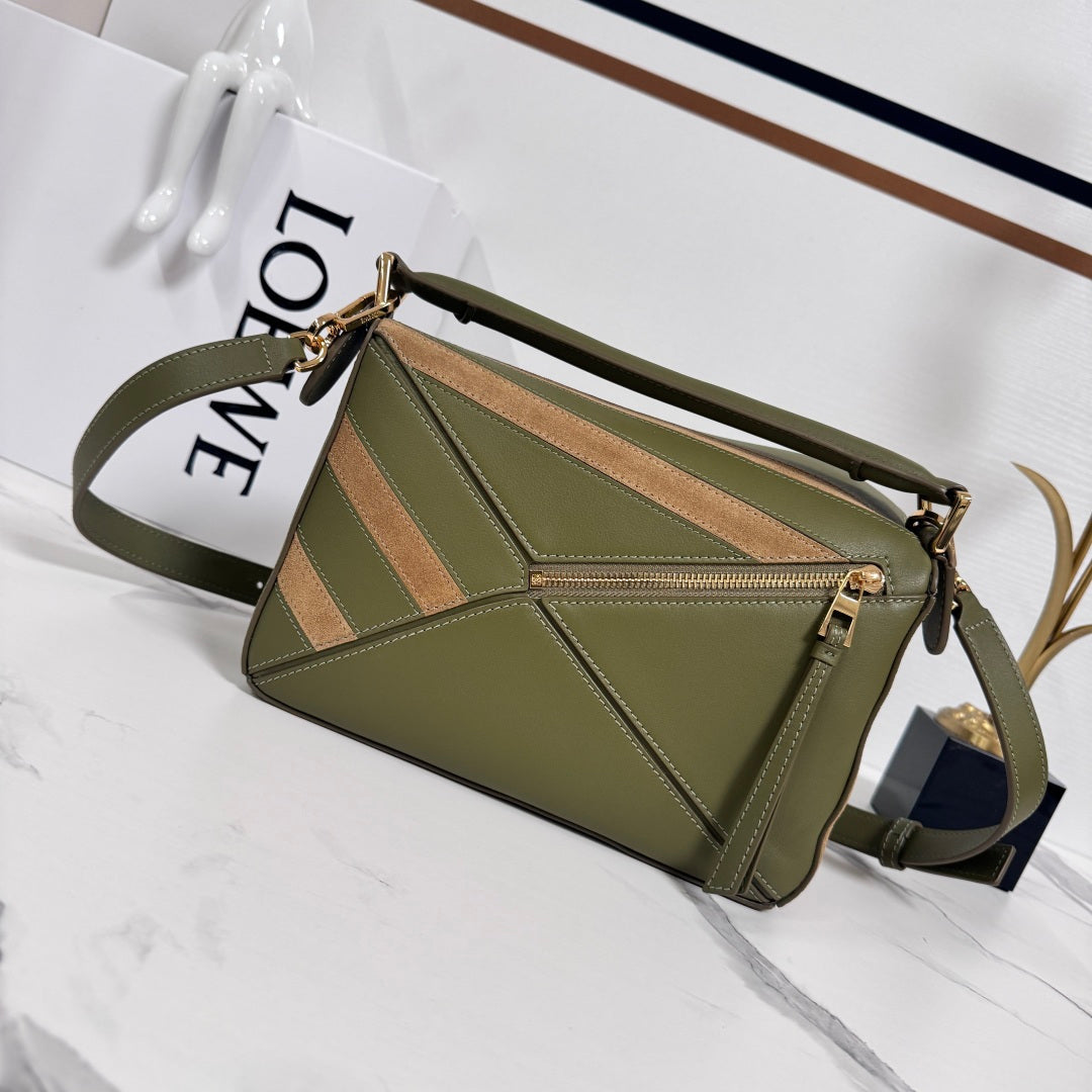 L*ewe Small Puzzle bag 24 in Classic Green Cowhide and Suede