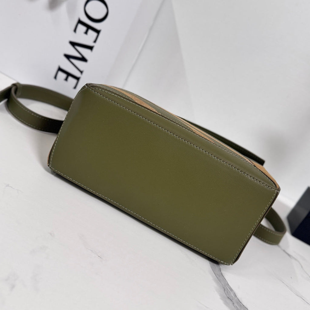 L*ewe Small Puzzle bag 24 in Classic Green Cowhide and Suede