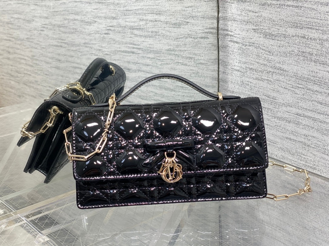 D*or Bow Pearl Chain Clutch Glossy Lambskin GHW