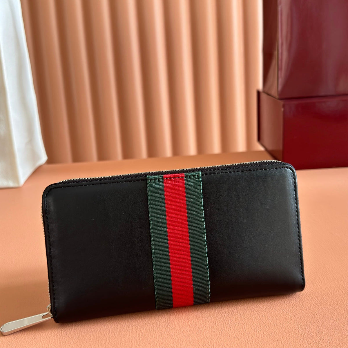 G*cci Web Trademark Zip Around Wallet Black in Cowhide