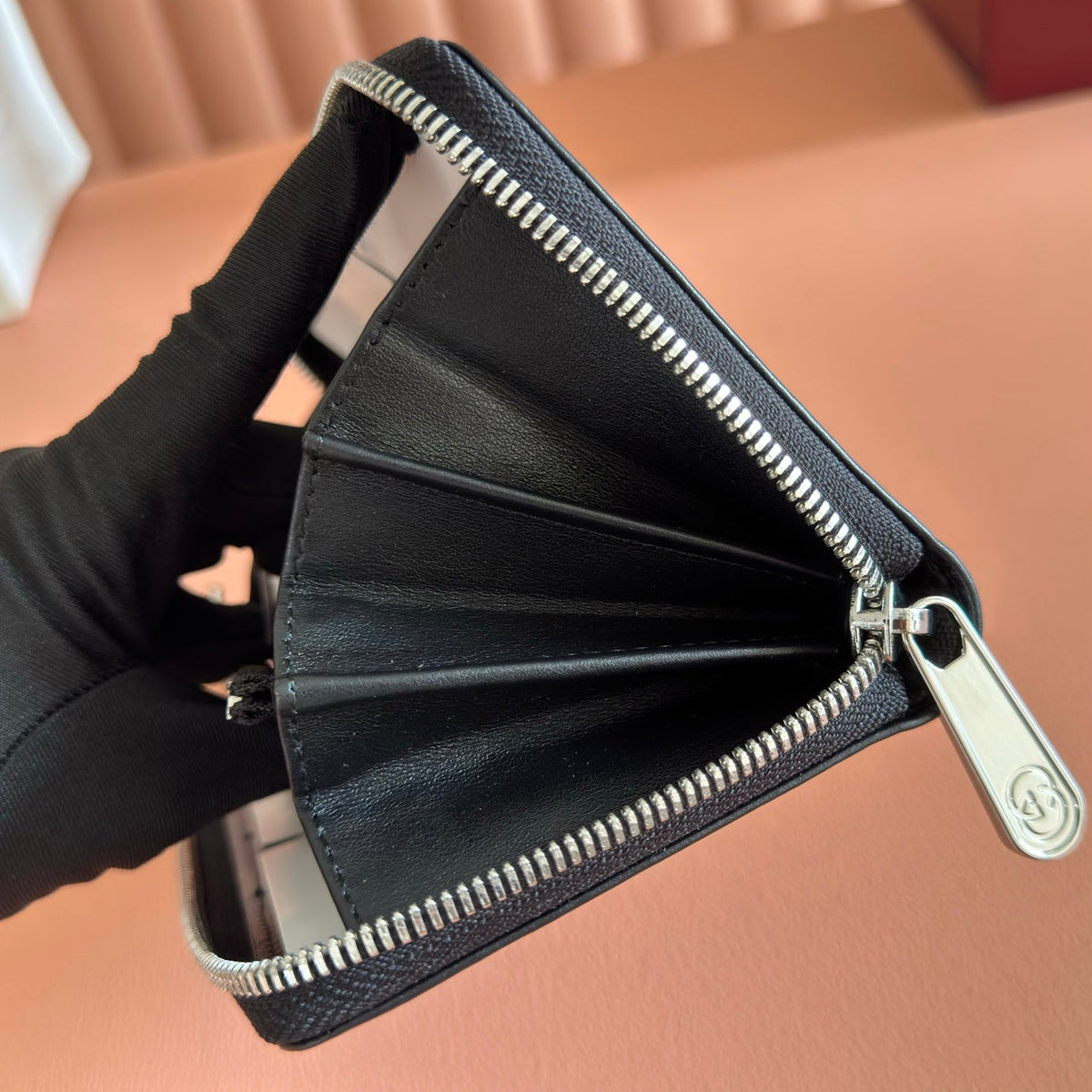G*cci Web Trademark Zip Around Wallet Black in Cowhide