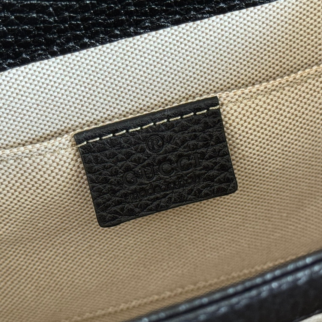 G*cci Interlocking G Shoulder Bag 20 Black in Cowhide