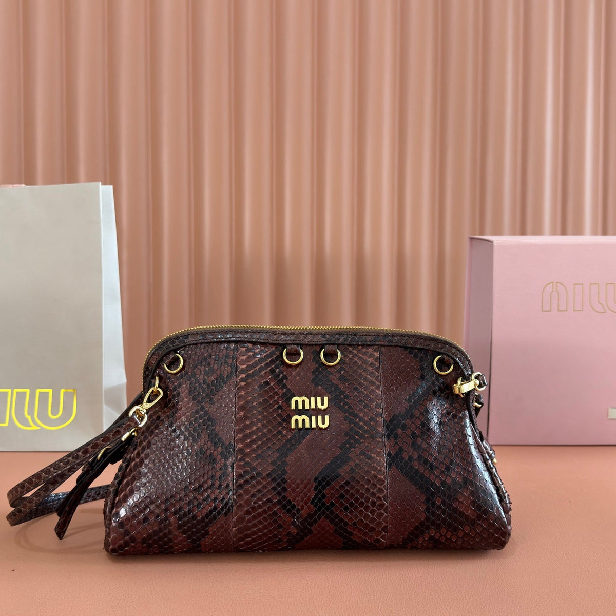 M*u Caprice Clutch 28 Dark Brown in Snakeskin