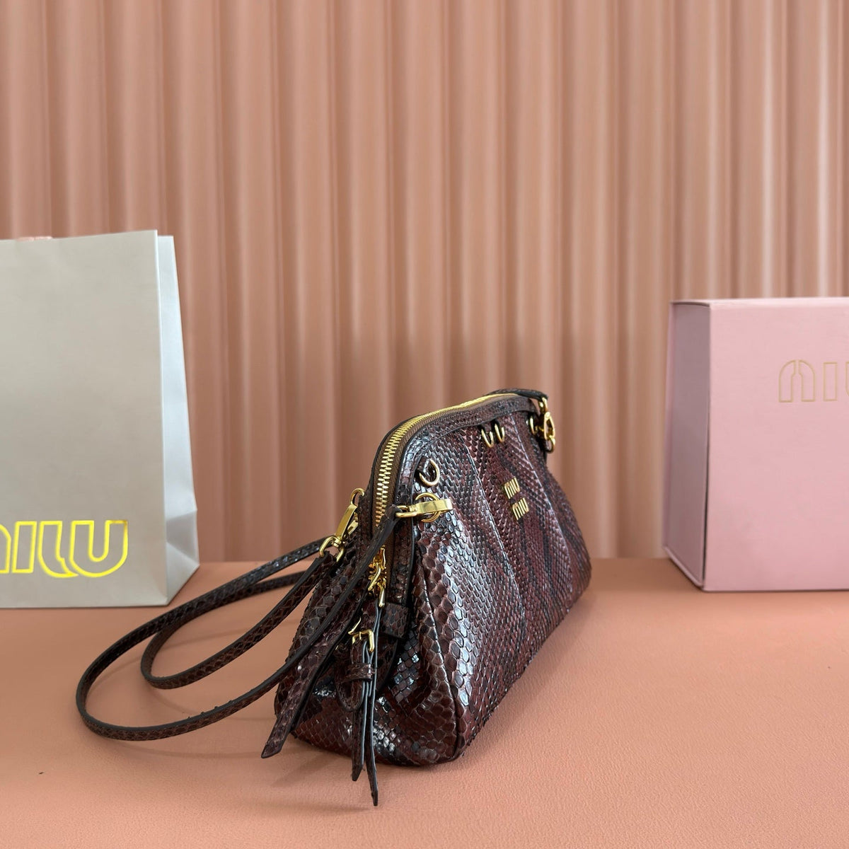 M*u Caprice Clutch 28 Dark Brown in Snakeskin