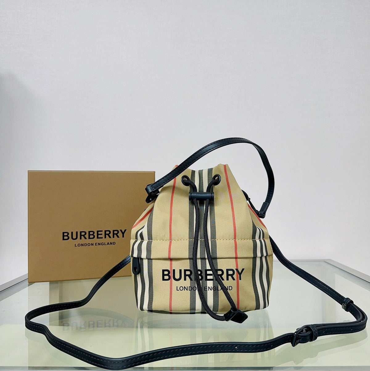 B*rberry Phoebe Icon Stripe Bucket Bag 22cm Beige in Nylon