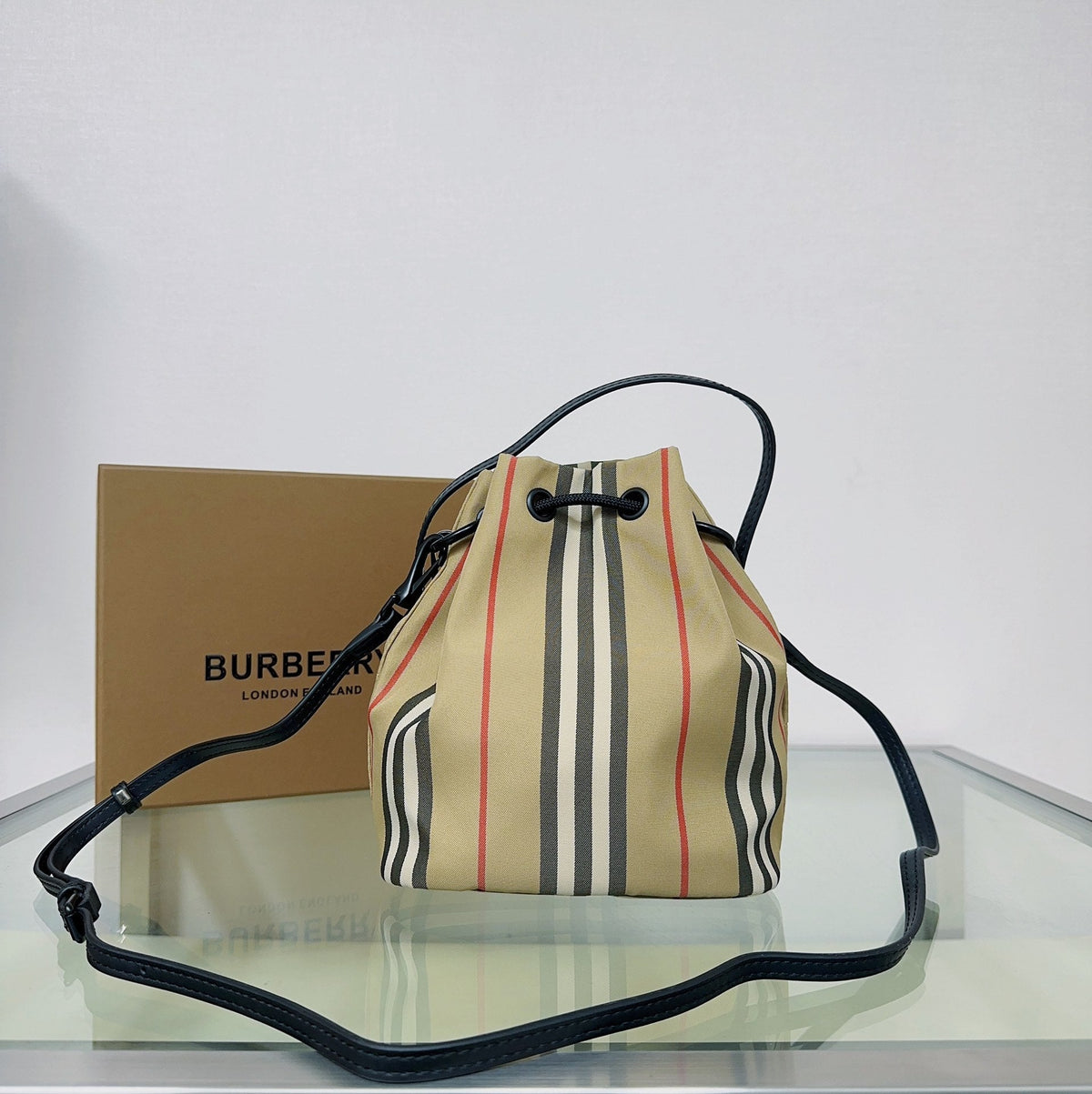 B*rberry Phoebe Icon Stripe Bucket Bag 22cm Beige in Nylon