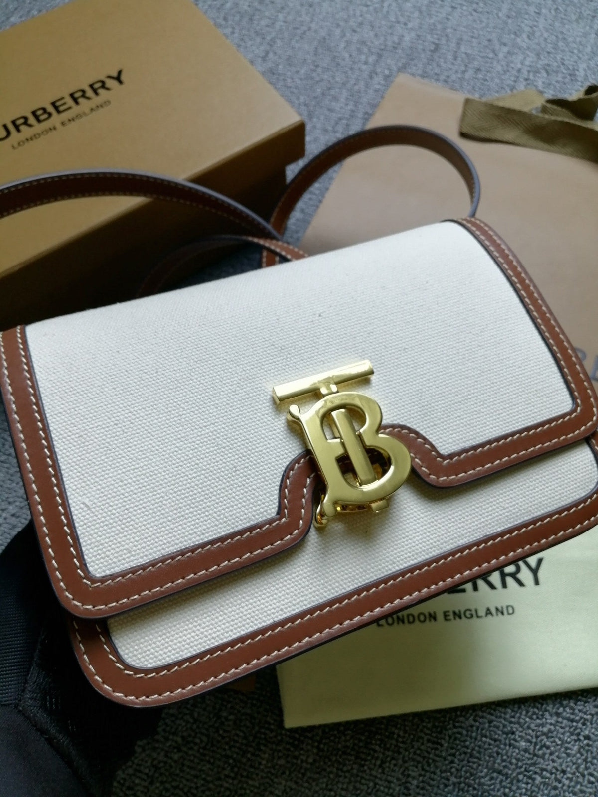 B*rberry TB Bag 21cm White Brown in Canvas