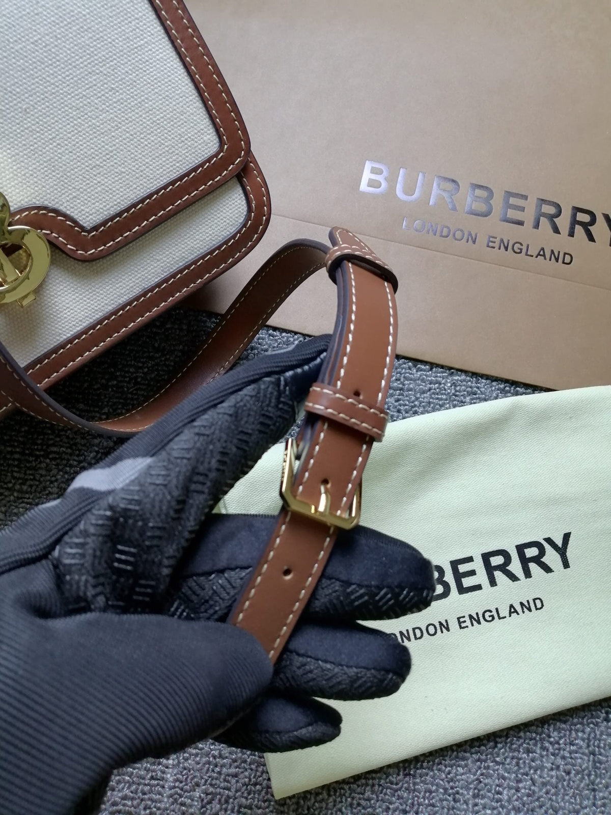 B*rberry TB Bag 21cm White Brown in Canvas