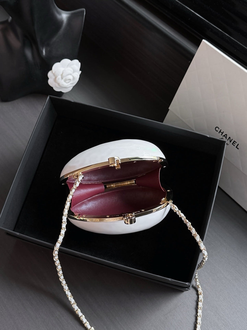 C*C 26S Egg Minaudière Pearly 29cm White Composite