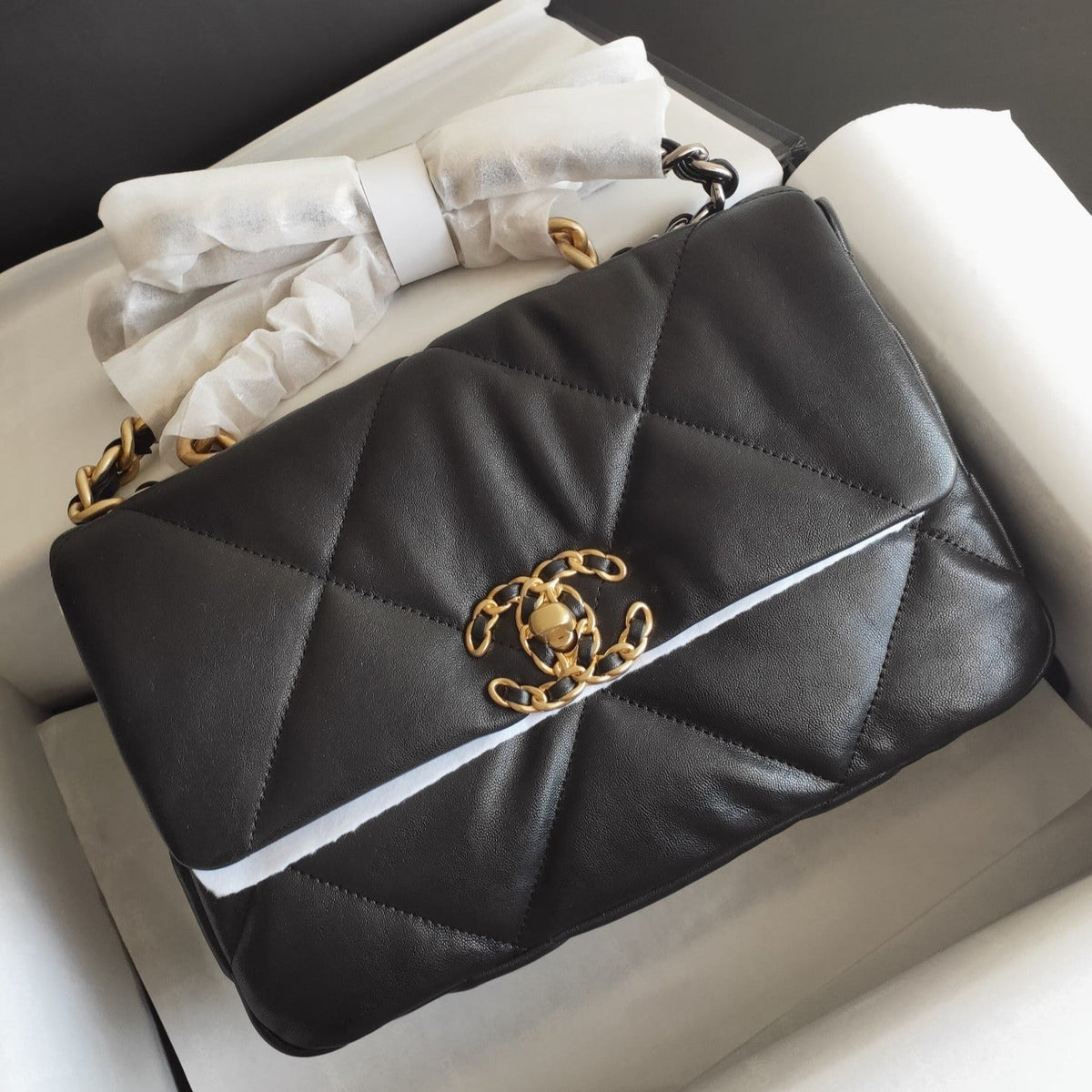 19 FLAP BAG GOATSKIN GOLD HARDWARE