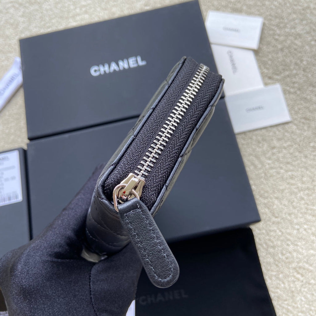 C*C A50097 Classic Zipper Wallet Black Caviar GHW