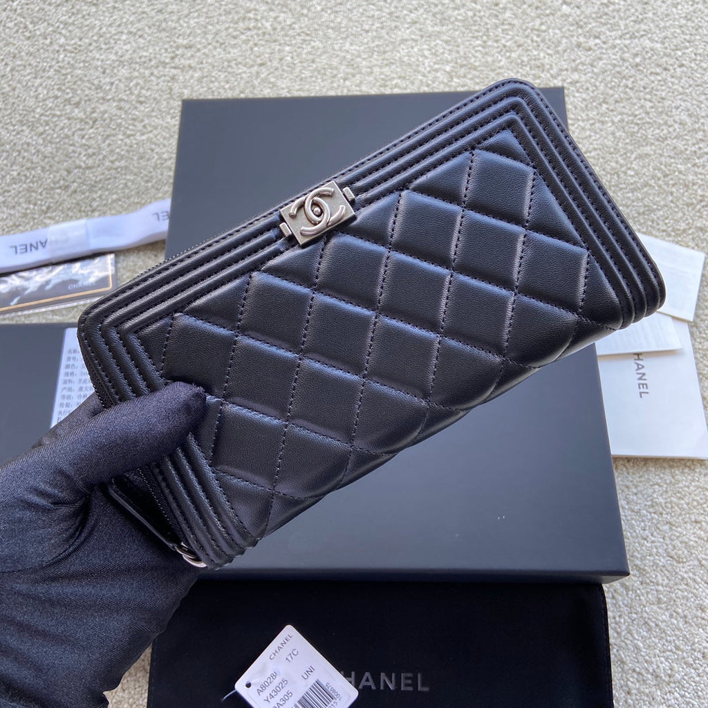 C*C Sliver Buckle Boy Zipper Coin Wallet Black Sheepskin