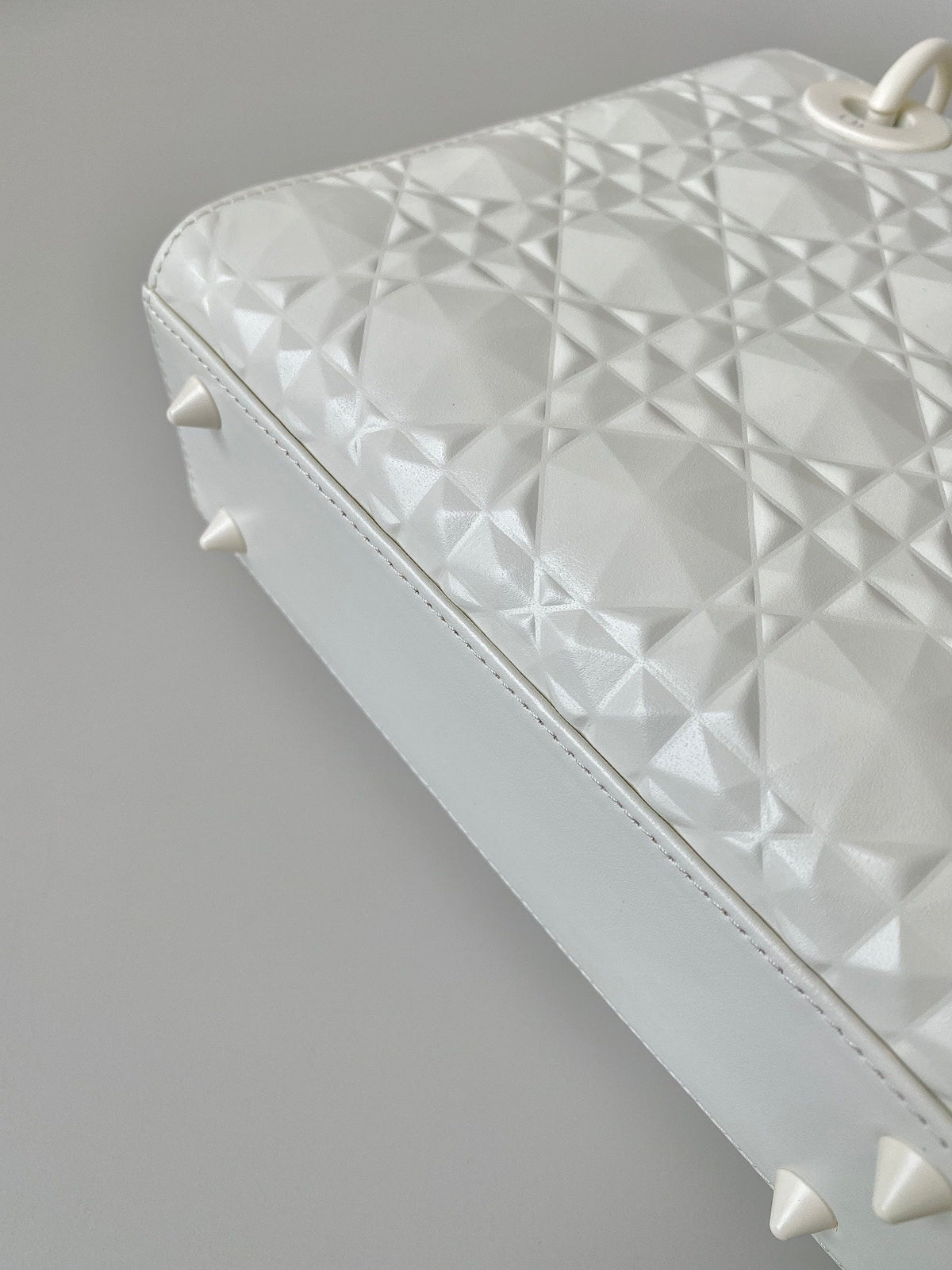 LADY LAMBSKIN DIAMOND MOTIF
