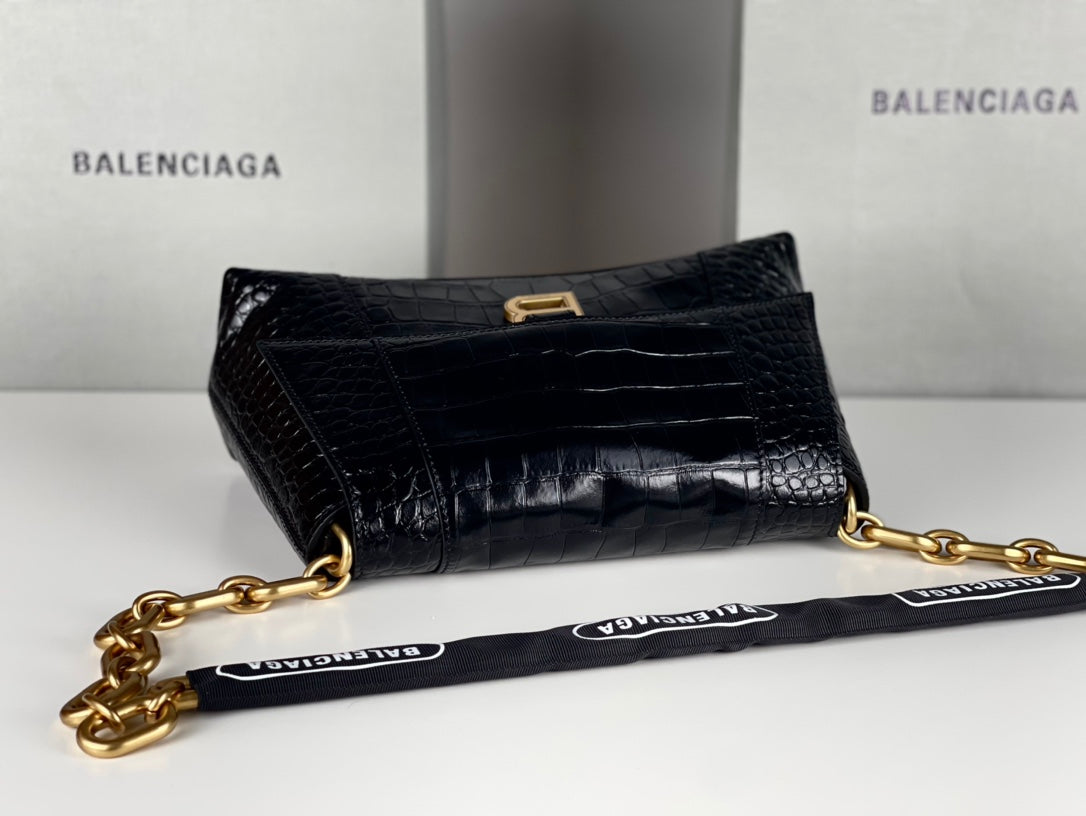 DOWNTOWN SHOULDER BAG 29 IN BLACK CROCODILE EMBOSSED CALFSKIN GOLD HARDWARE