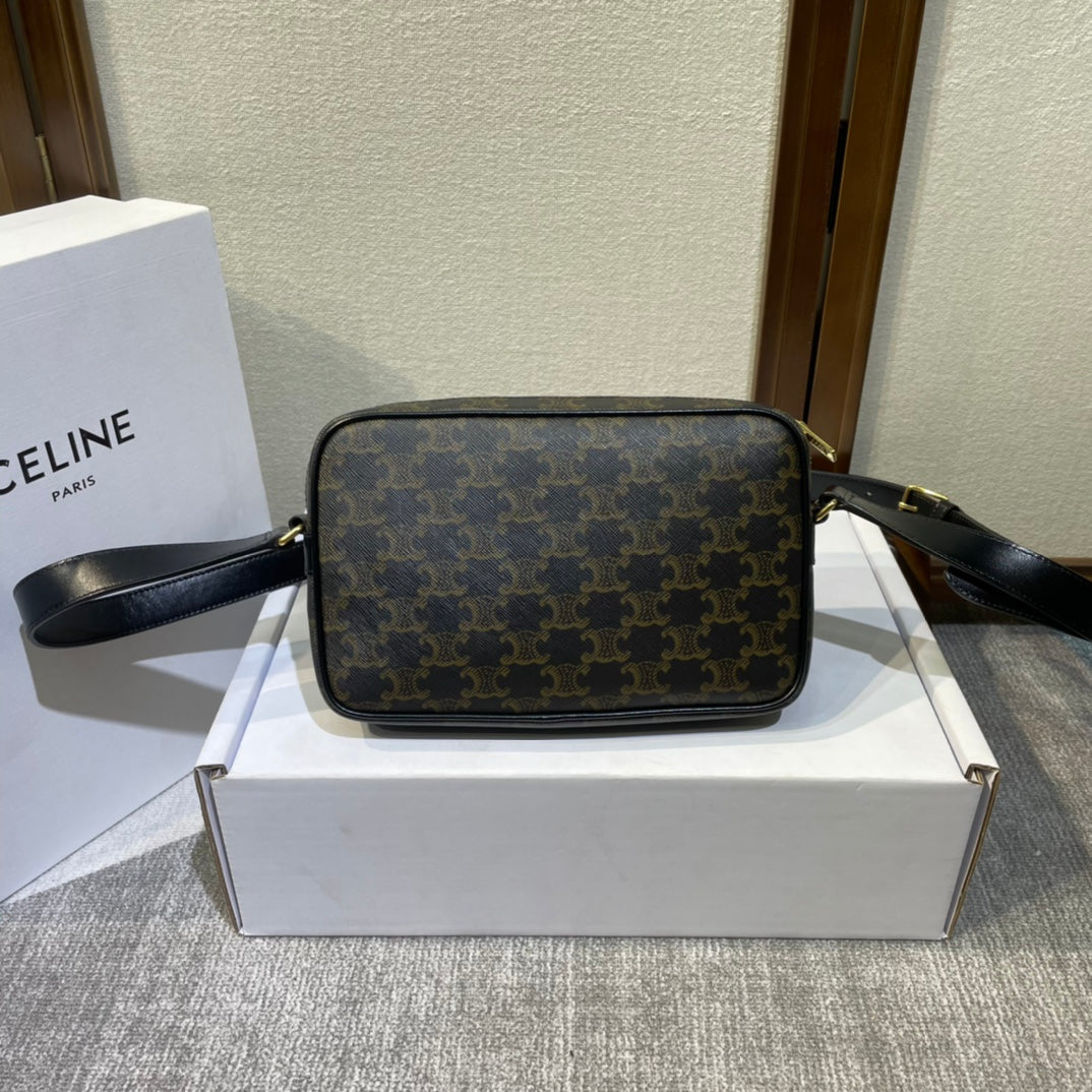 MEDIUM MESSENGER BAG 23 IN BLACK TRIOMPHE CANVAS WITH C*line PRINT