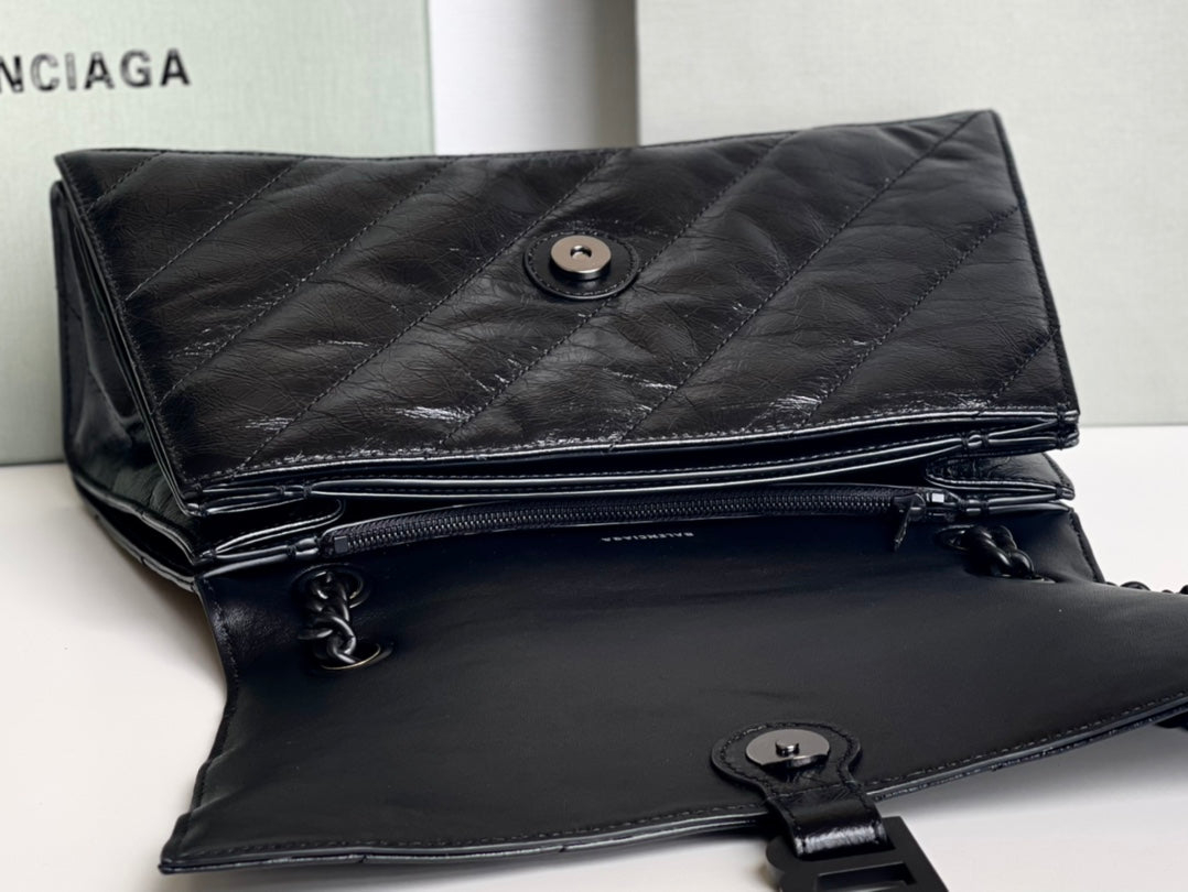 CRUSH CHAIN BAG QUILTED CRUSHED CALFSKIN BLACK HARDWARE