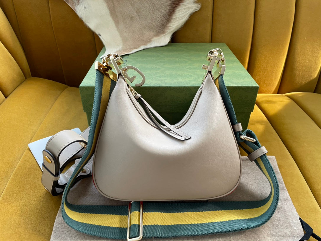 G*G ATTACHE SHOULDER BAG CALFSKIN