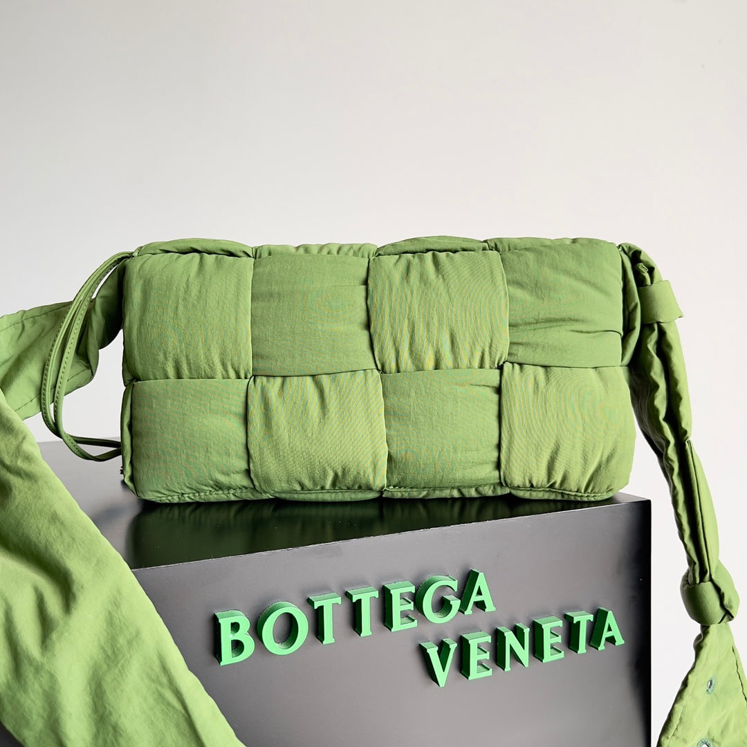 B*V CASSETTE 32 BAG IN GREEN FERN POLYAMIDE