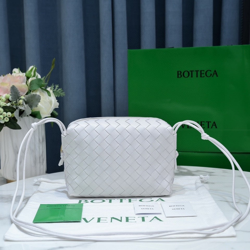 B*V LOOP CALFSKIN