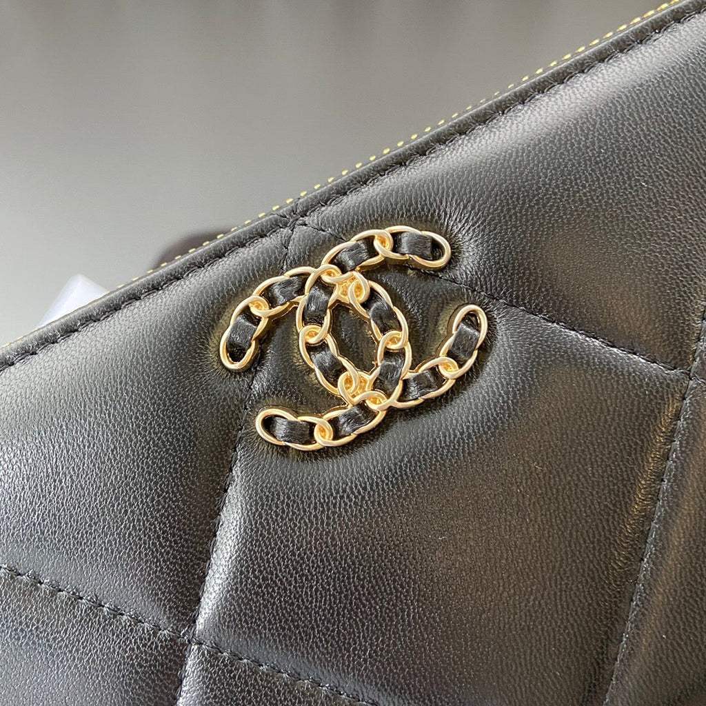 C*C 19 Zipped Wallet 19cm Black Calfskin