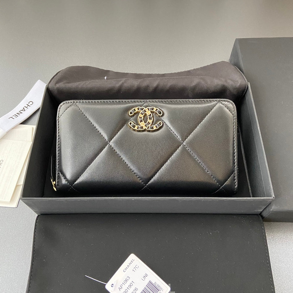 C*C 19 Zipped Wallet 19cm Black Calfskin