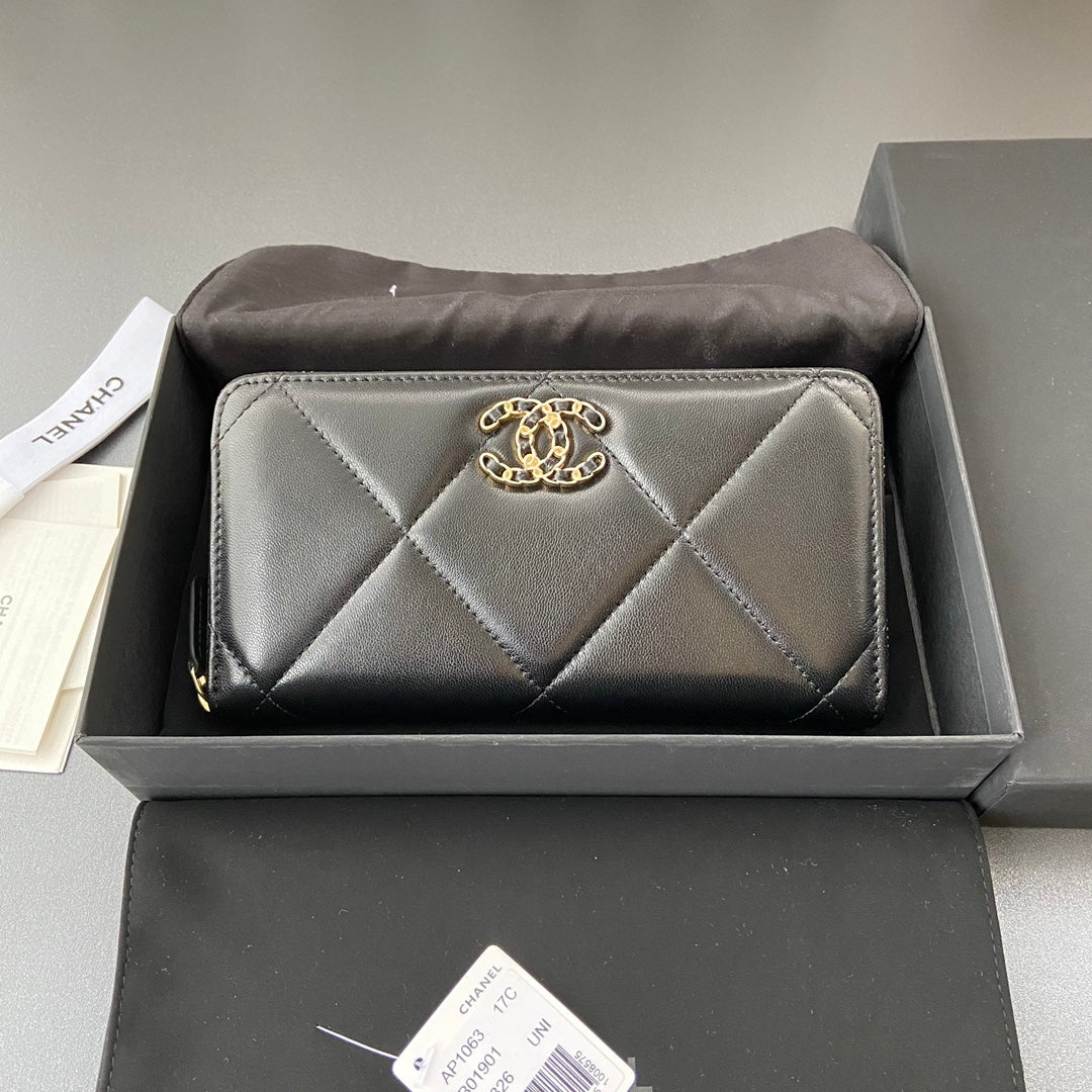 C*C 19 Zipped Wallet 19cm Black Calfskin
