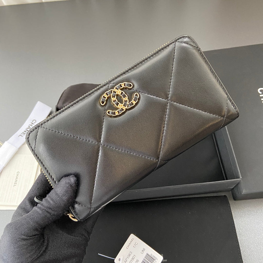C*C 19 Zipped Wallet 19cm Black Calfskin