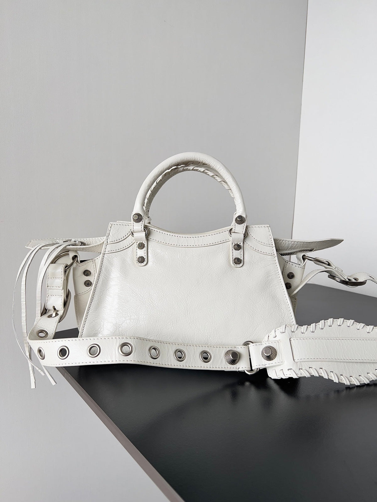 B*lenciaga Neo Cagole scooter bag white lambskin