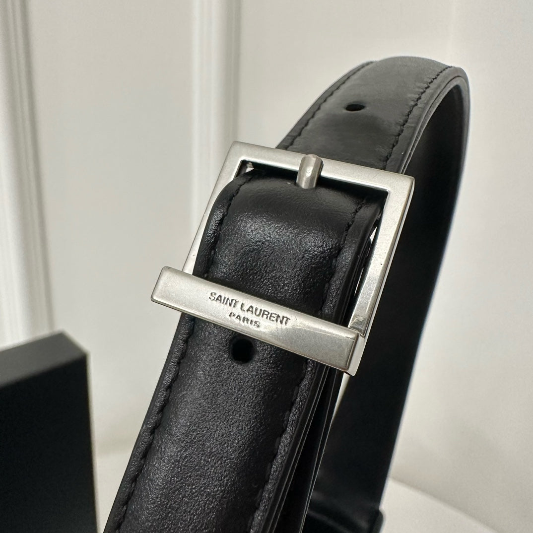 Le 5 a 7 24 Black Lambskin Shw