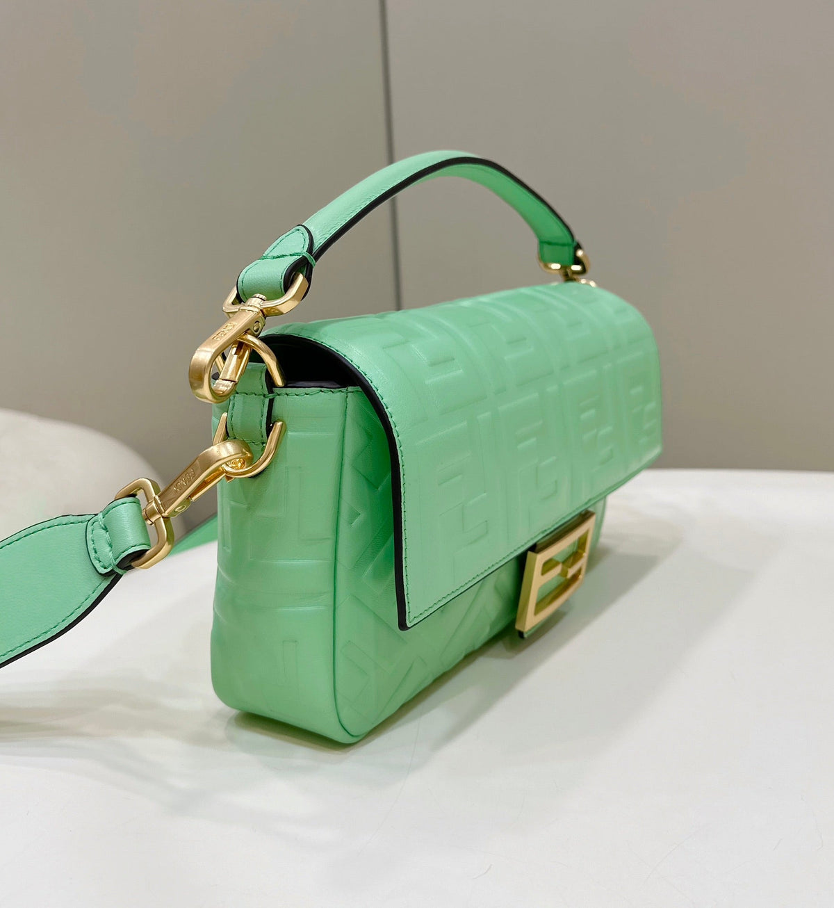 BAGUETTE WITH F*F MOTIF 27 IN DE YORK GREEN SOFT LAMBSKIN GOLD HARDWARE