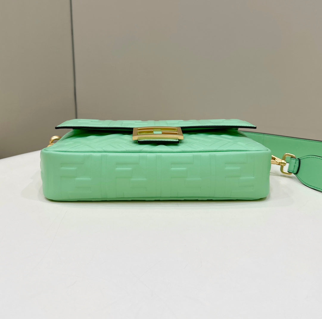 BAGUETTE WITH F*F MOTIF 27 IN DE YORK GREEN SOFT LAMBSKIN GOLD HARDWARE