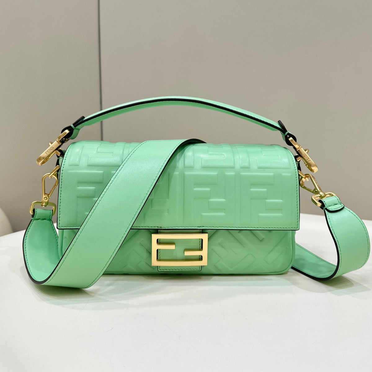 BAGUETTE WITH F*F MOTIF 27 IN DE YORK GREEN SOFT LAMBSKIN GOLD HARDWARE