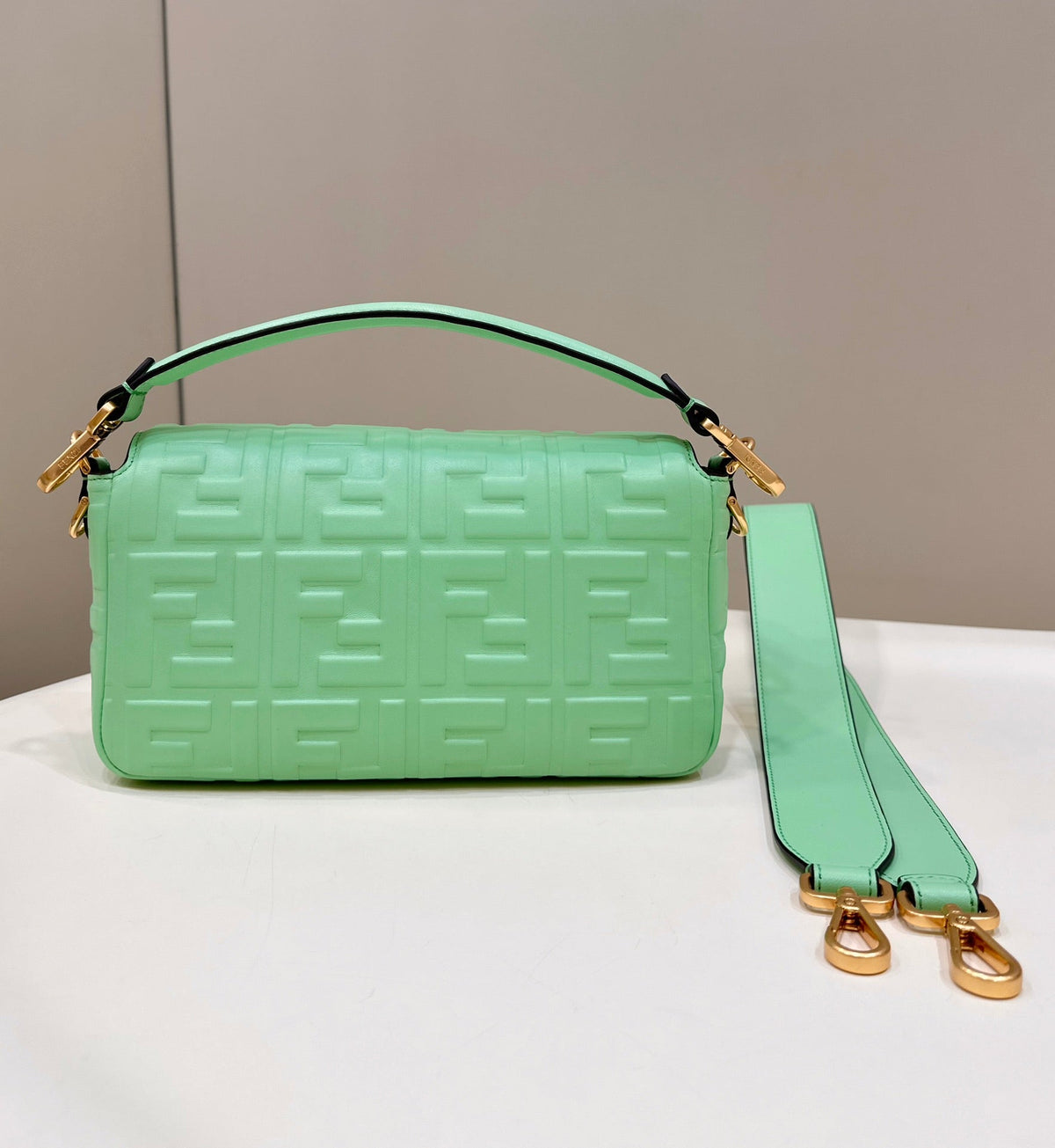 BAGUETTE WITH F*F MOTIF 27 IN DE YORK GREEN SOFT LAMBSKIN GOLD HARDWARE