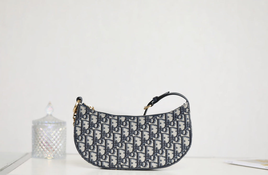 C*D LOUNGE 26 BAG IN BLUE OBLIQUE JACQUARD