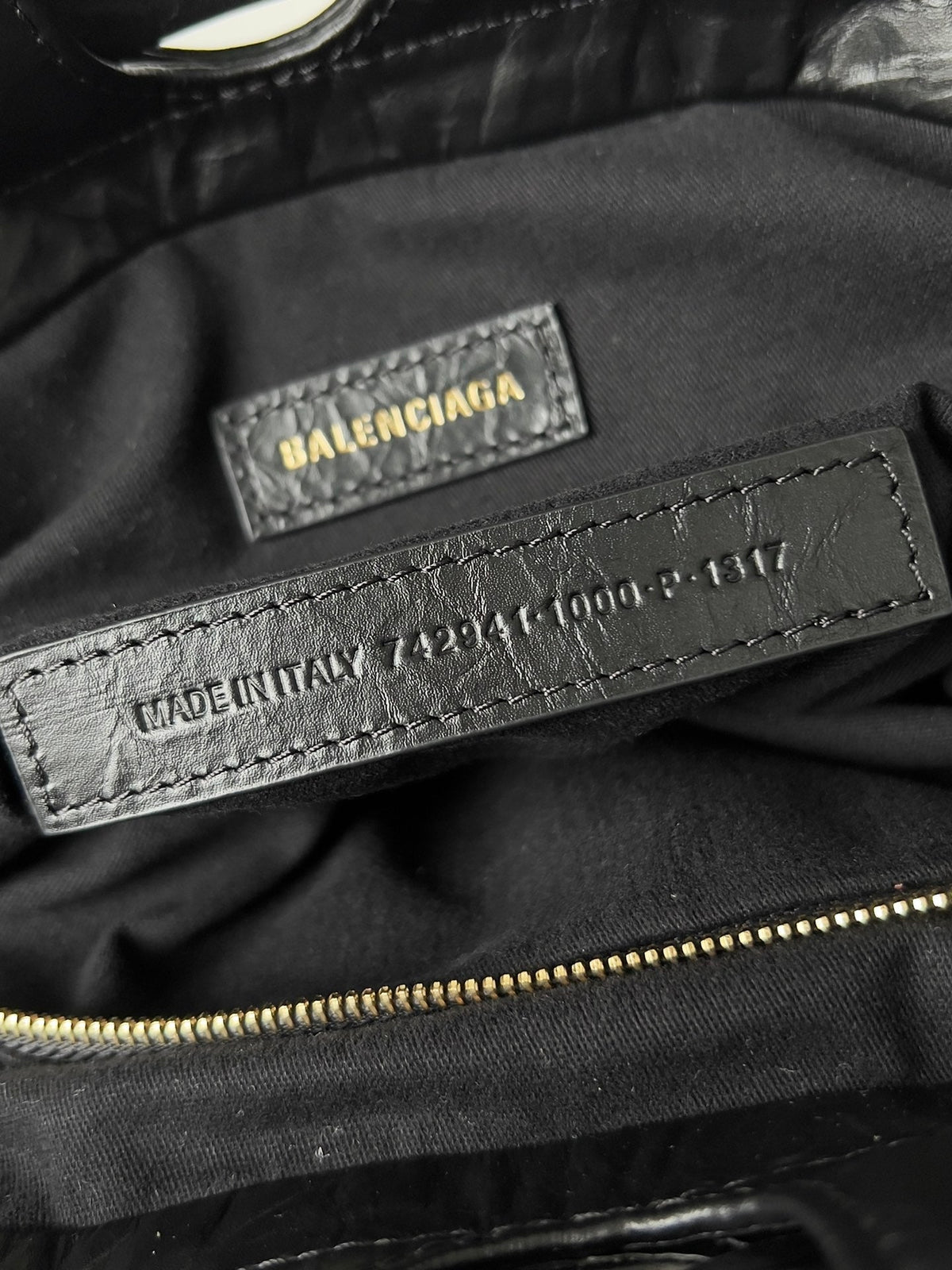 CRUSH LARGE TOTE BAG 46 IN BLACK CRUSHED CALFSKIN GOLD HARDWARE