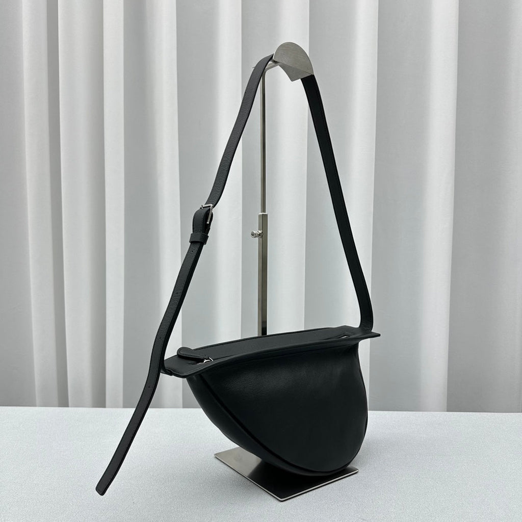 The R*w 2025 Slouchy Banana 34cm Black Leather