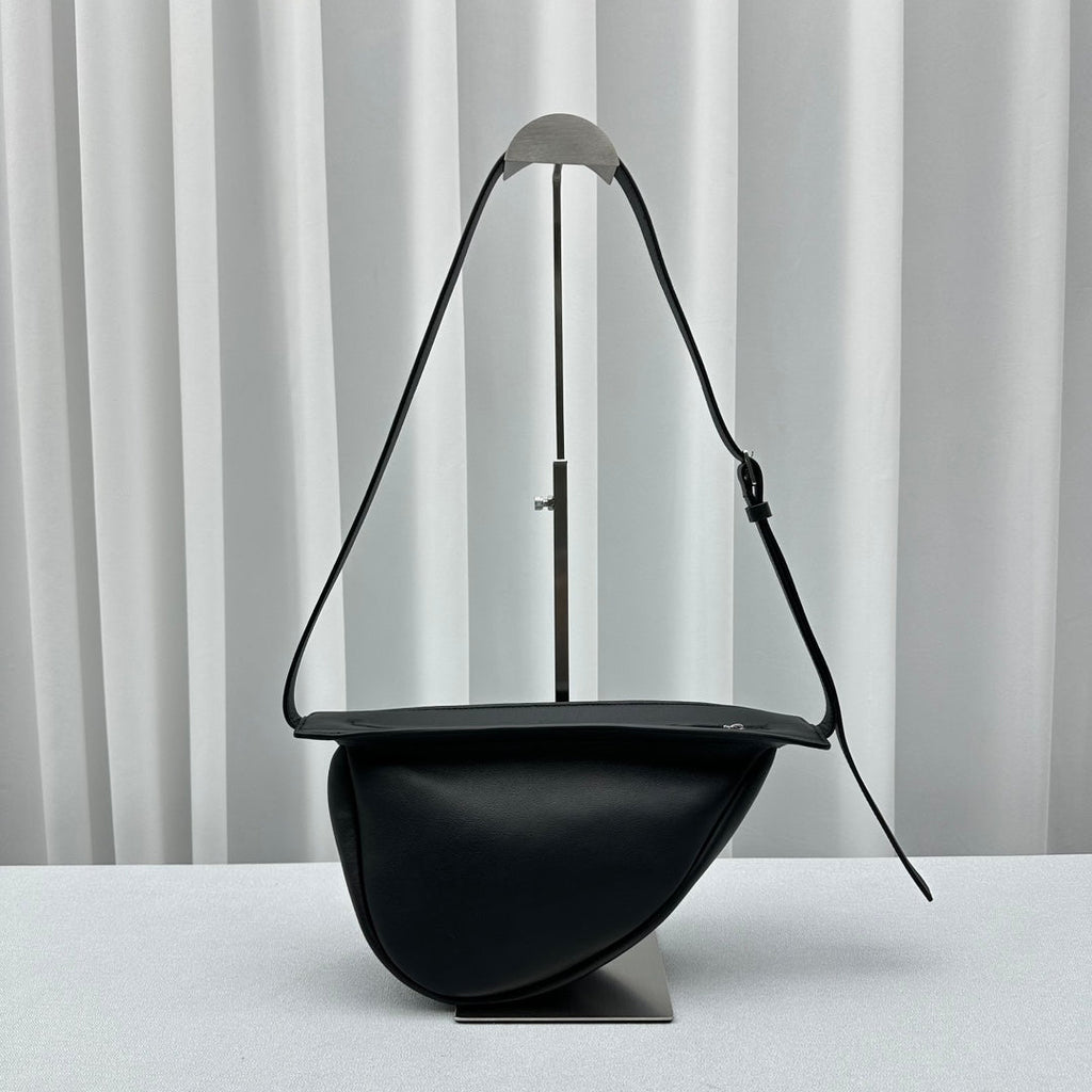 The R*w 2025 Slouchy Banana 34cm Black Leather