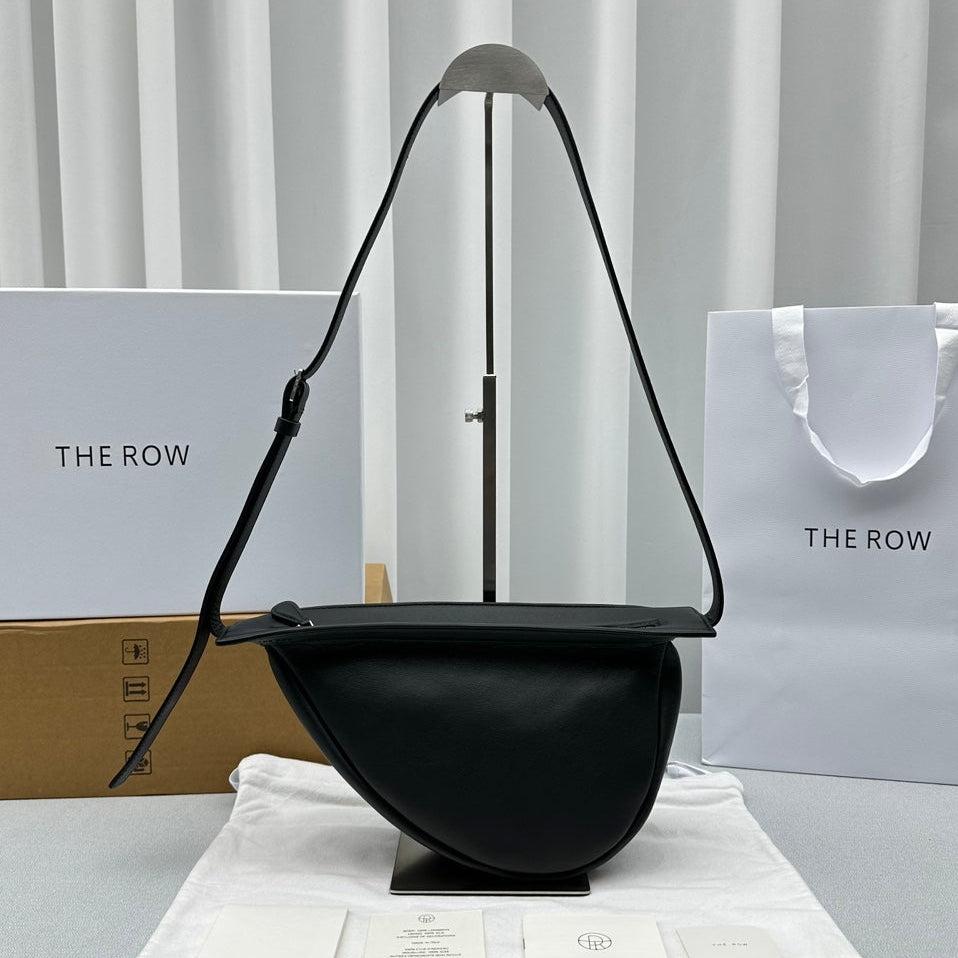 The R*w 2025 Slouchy Banana 34cm Black Leather