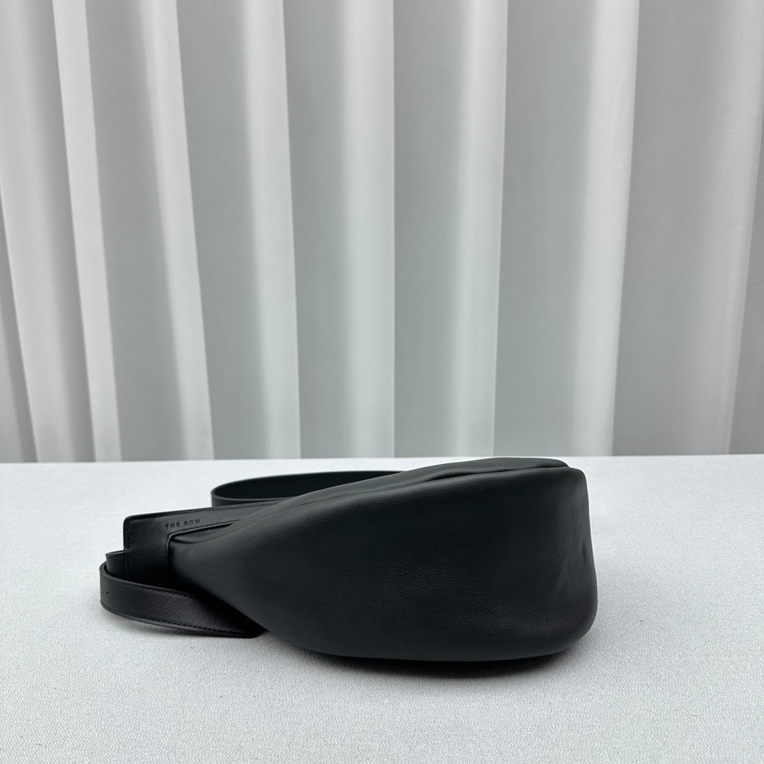 The R*w 2025 Slouchy Banana 34cm Black Leather