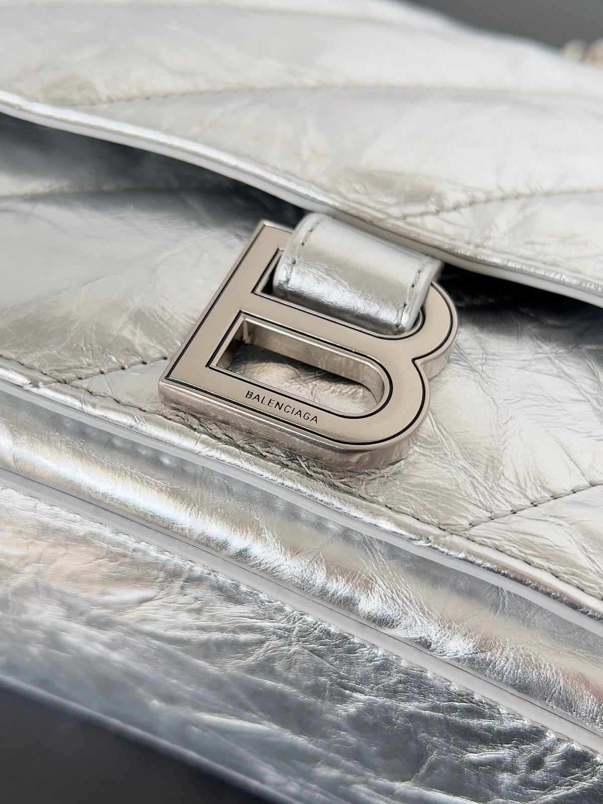 CRUSH CHAINED BAG QUILTED CRUSHED CALFSKIN