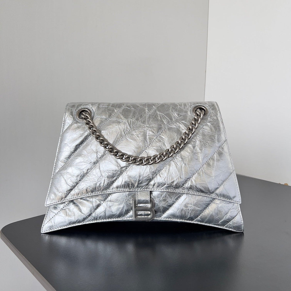CRUSH CHAINED BAG QUILTED CRUSHED CALFSKIN