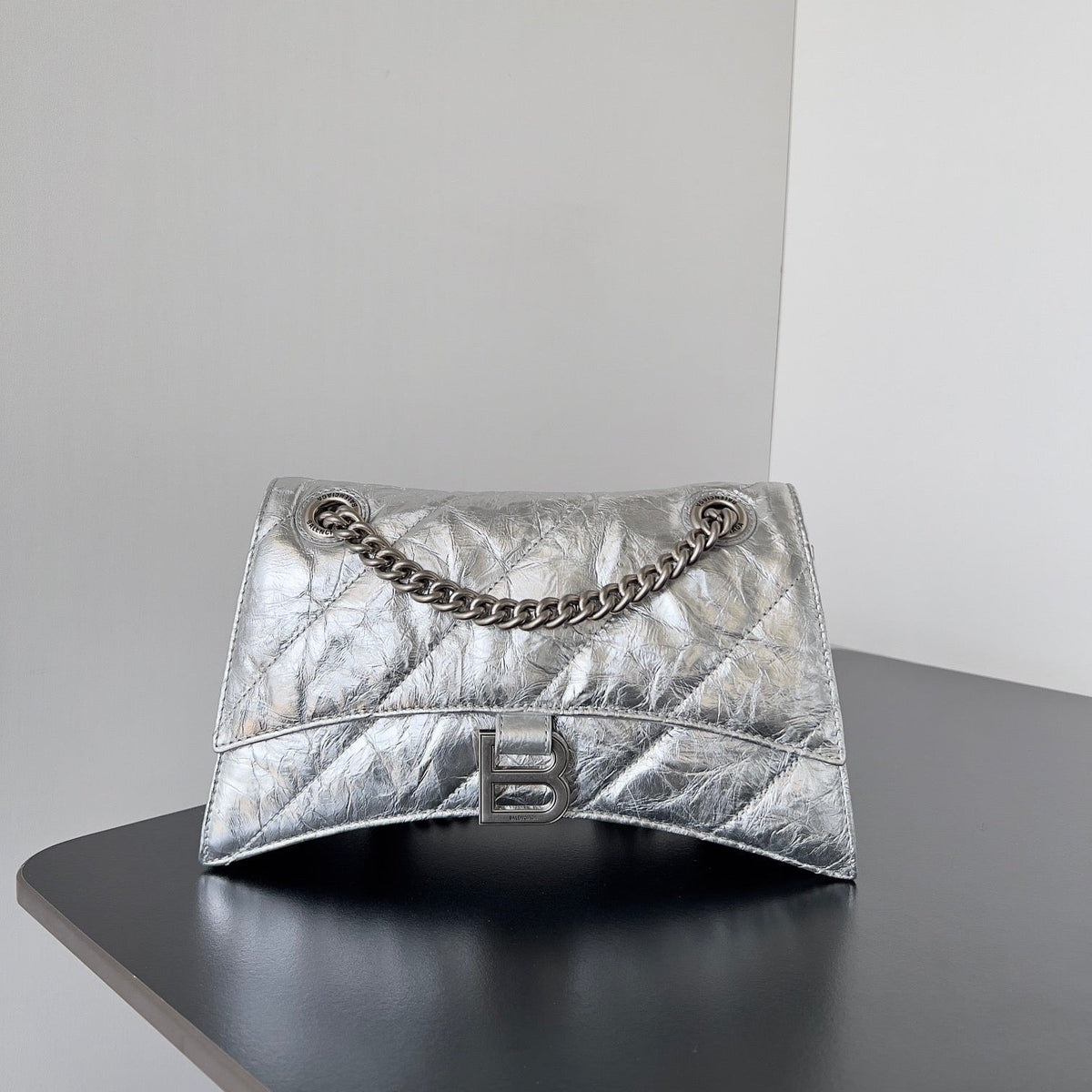 CRUSH CHAINED BAG QUILTED CRUSHED CALFSKIN