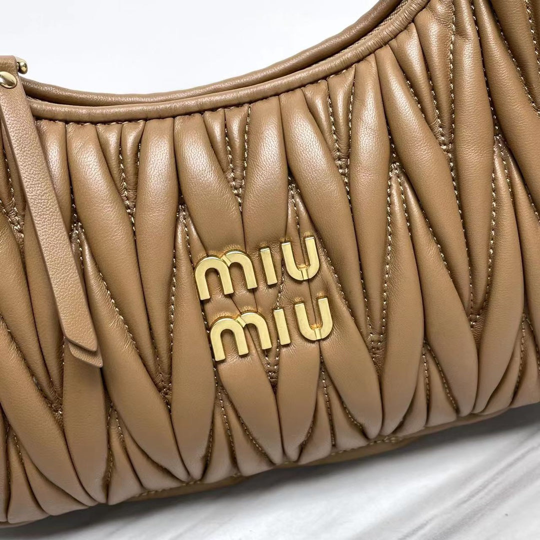 M*u WANDER HOBO METALASSE LAMBSKIN