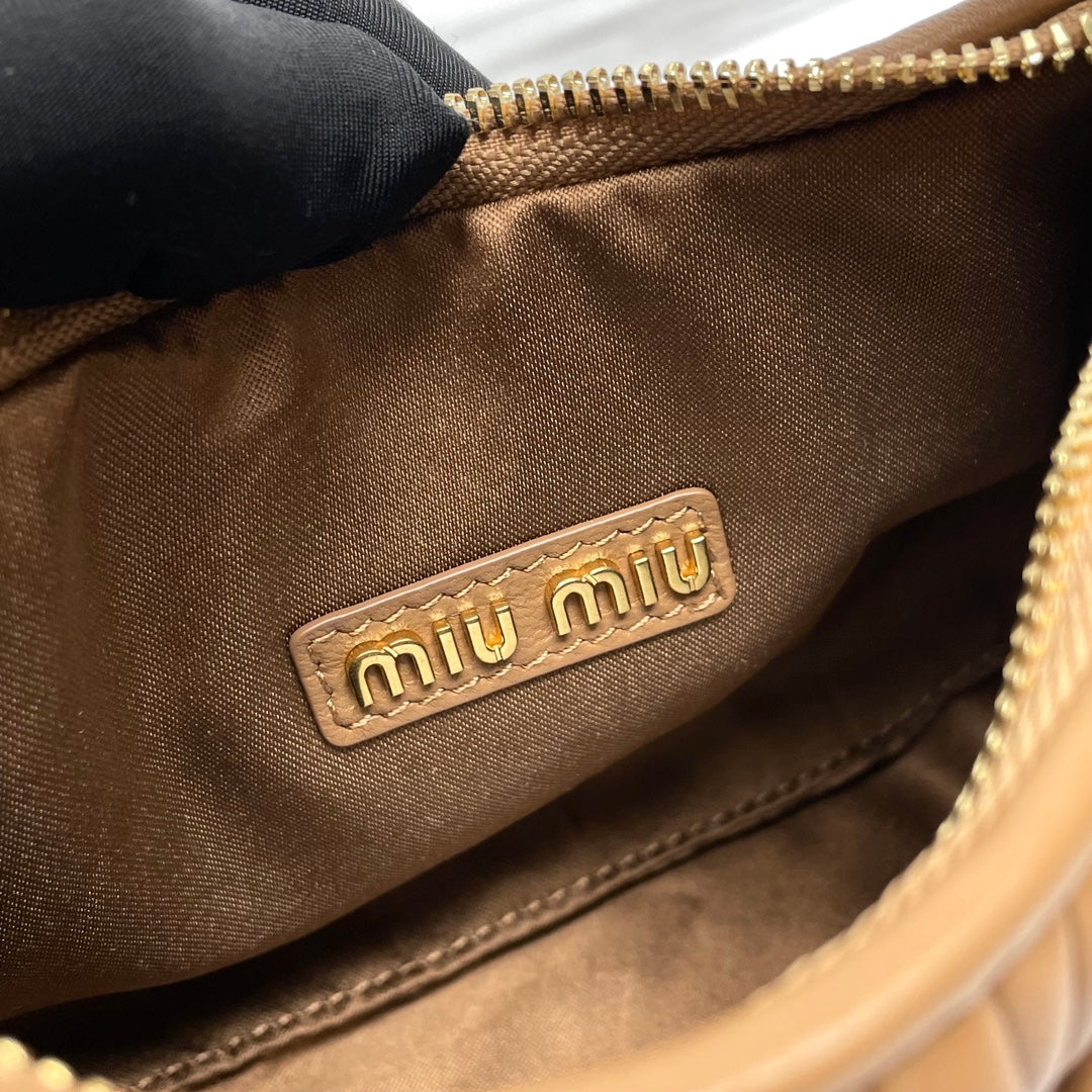M*u WANDER HOBO METALASSE LAMBSKIN